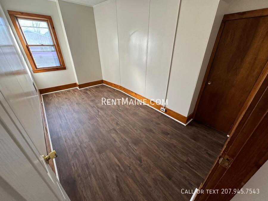 Building Photo - 225 Center St