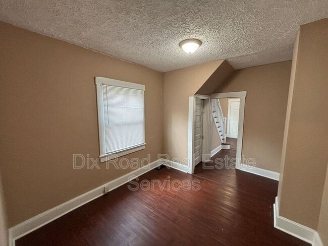 Building Photo - 209 N Grimes St