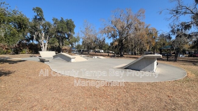 Building Photo - 17449 New Cross Cir