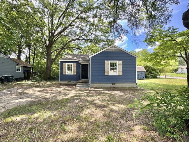 Building Photo - 1711 Coleen Rd