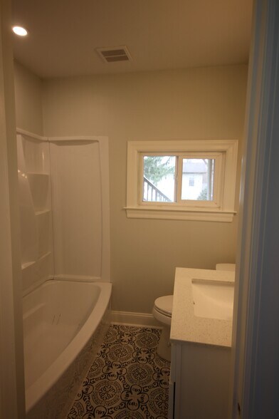 Bathroom - 202 Walnut St