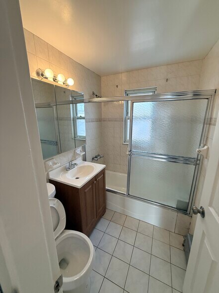 Building Photo - 2051 33rd St