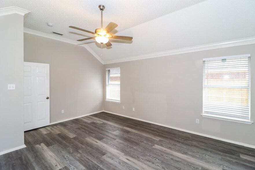 Building Photo - 2407 Springfield Dr