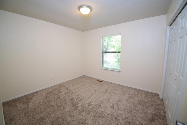 Building Photo - 1717 N Desert Palm Ave