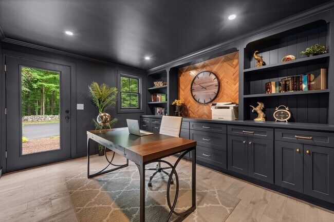 Building Photo - 372 Tucker Hill Rd