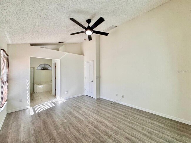 Building Photo - 10028 Oasis Palm Dr