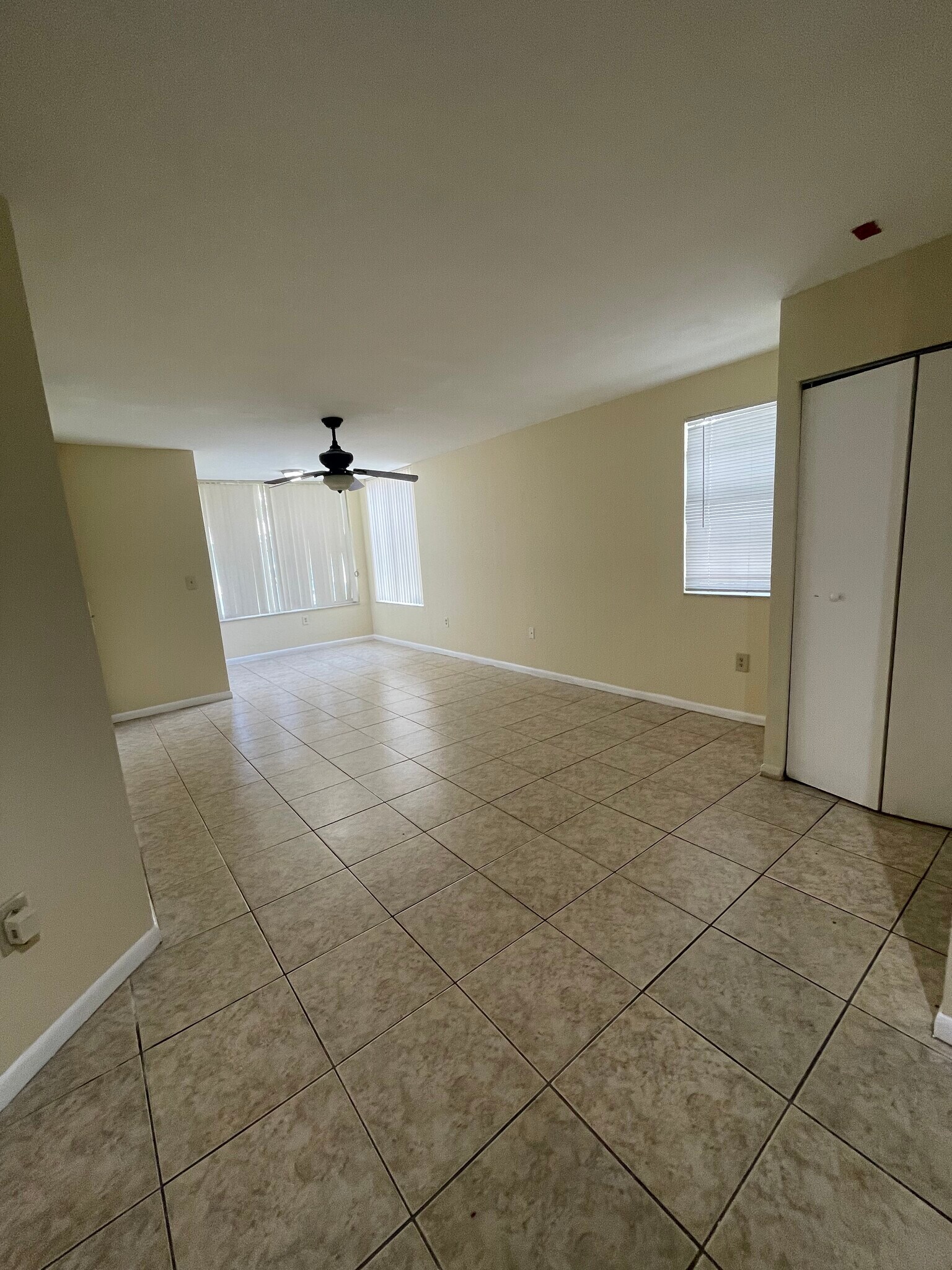 Building Photo - 2881 N Oakland Forest Dr