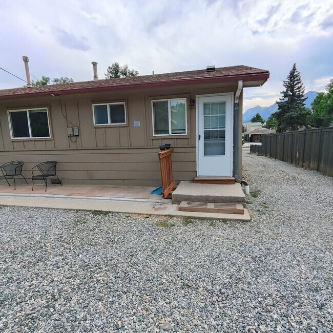 Building Photo - 2 Bedroom in North Boulder Triplex