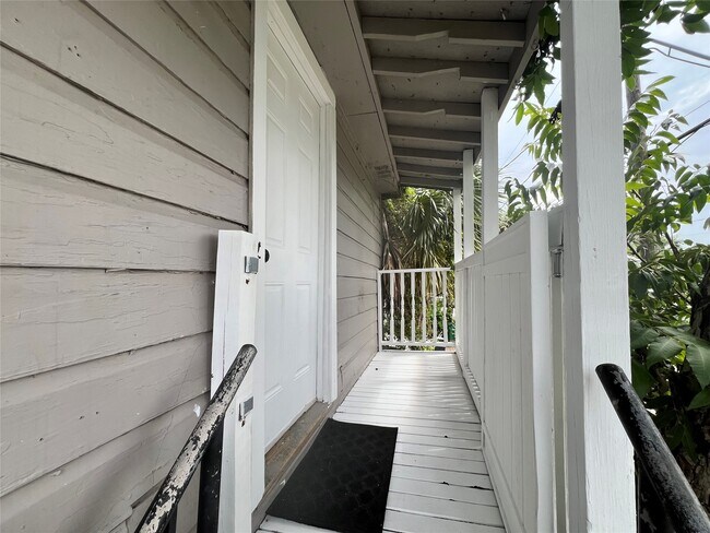 Building Photo - 1514 W 14th St