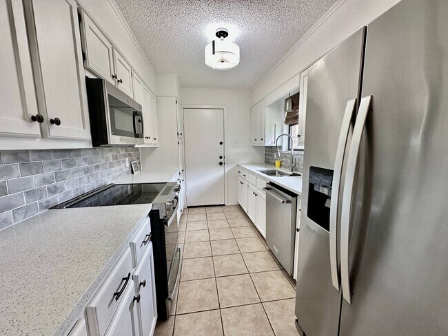Building Photo - 225-227 Kettler
