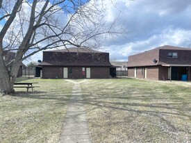 Building Photo - 166 Briarwood Dr
