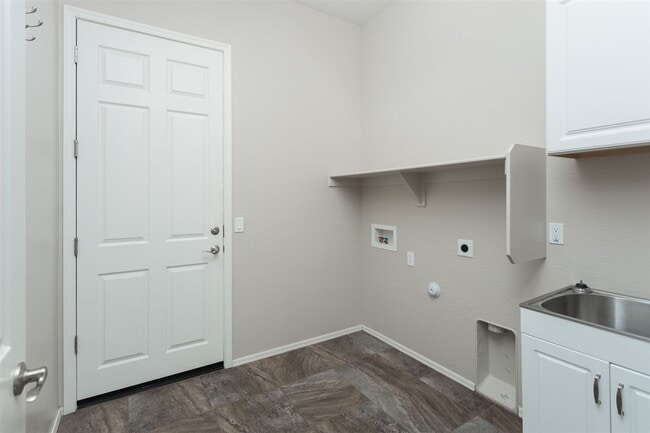 Building Photo - 4077 N Aberdeen Ave
