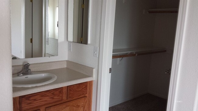 Building Photo - Beautiful 4 Bedroom Home