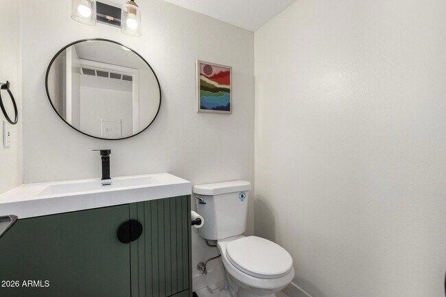 Building Photo - 4848 N Woodmere Fairway