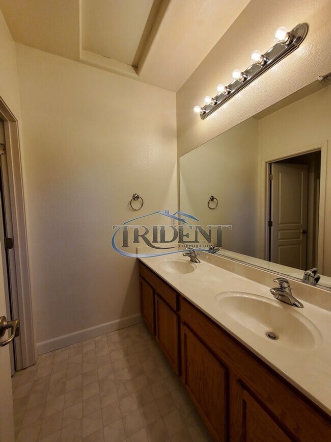 Building Photo - Two Weeks Free Move-in Special!