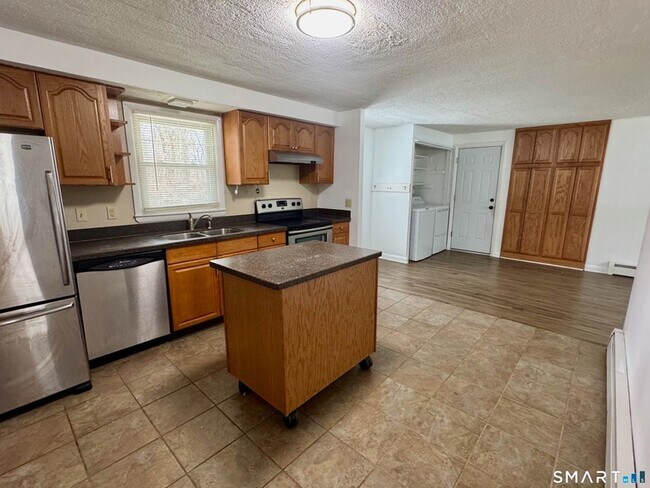 Building Photo - 12 Nutmeg Dr