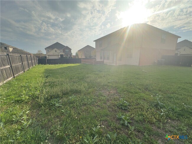 Building Photo - 2617 White Moon Dr