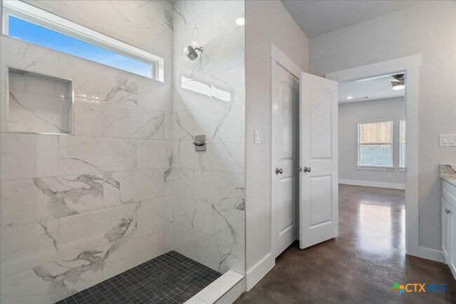 Building Photo - 223 Timberline Dr