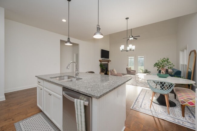 Building Photo - **LIKE NEW EXECUTIVE HOME IN A CUL-DE-SAC ...