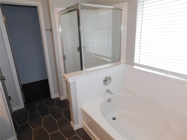 Building Photo - 651 Columbine Ave