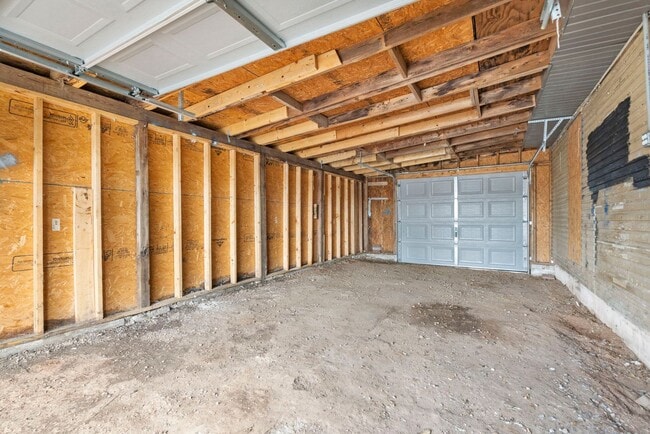 Building Photo - Charming and remodeled 2 Bed | 1 Bath Home...