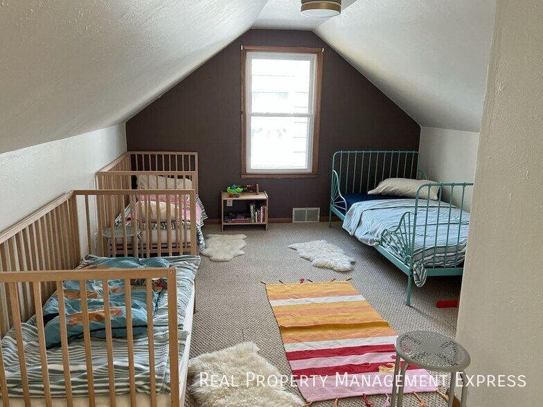 Building Photo - 3 Bedroom 2 Bathroom Home for Rent