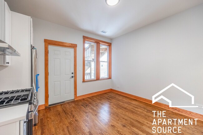 Building Photo - 2842 W Augusta Blvd