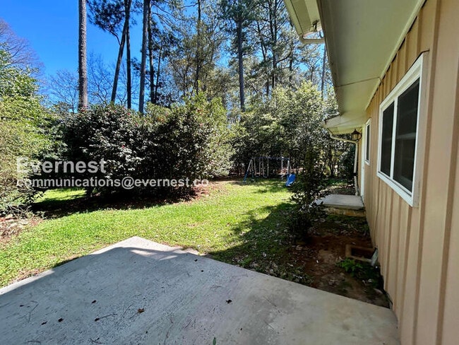 Building Photo - 3 Bed, 2.5 Bath Home with Fenced Yard & Garage / Pet-Friendly / Coming Soon!