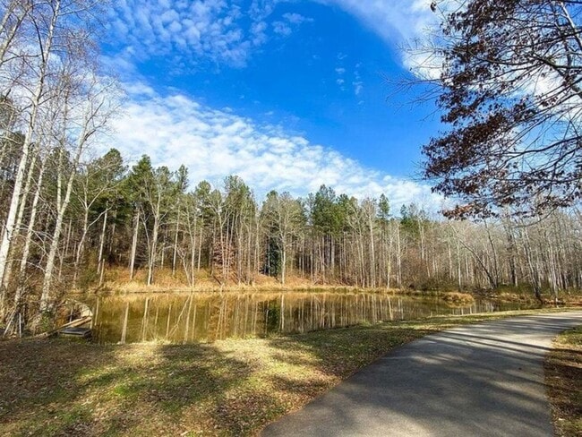 Building Photo - 4 Bedroom Townhome in Spartanburg