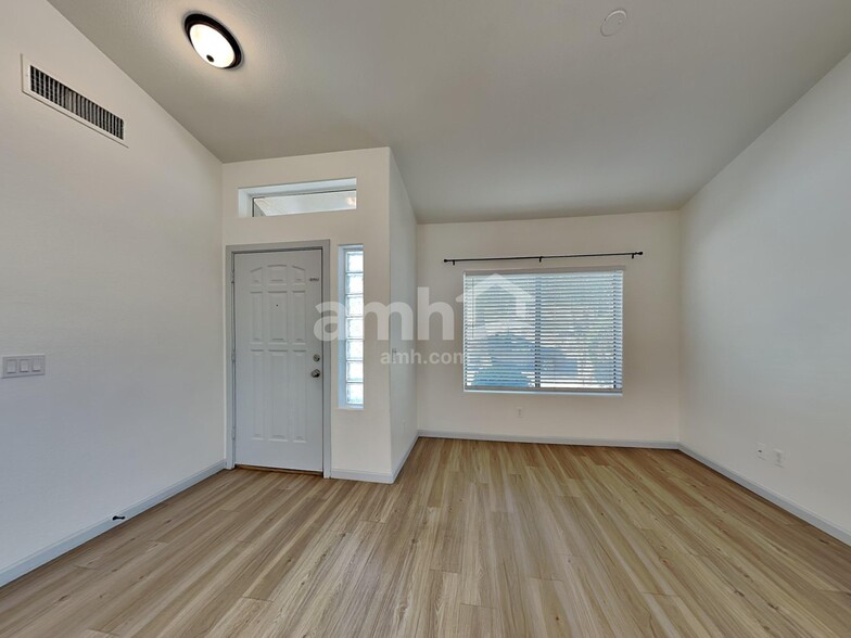 Building Photo - 16647 W Melvin St