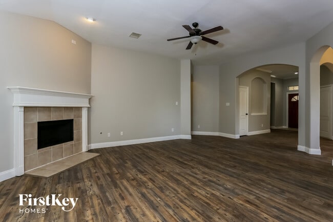 Building Photo - 18414 Bluff View Dr