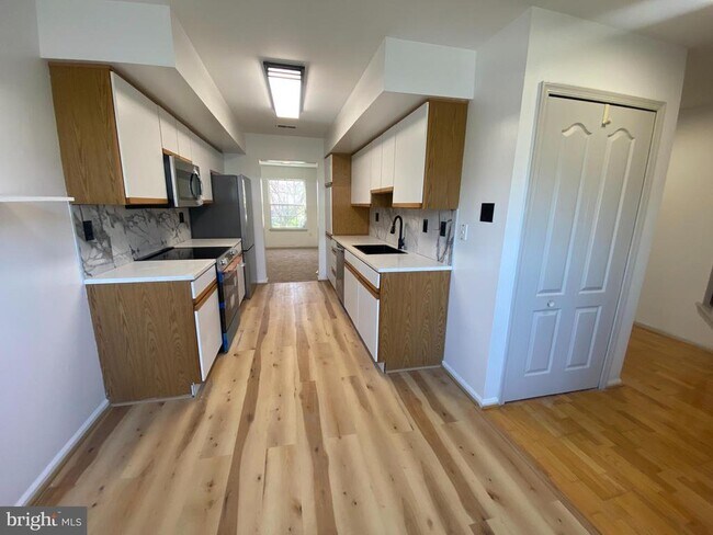 Building Photo - 6603 Colonial Ct