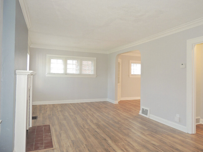 Building Photo - Renovated 3 Bed - 1.5 Bath Colonial for Rent!