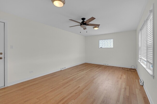 Building Photo - 5018 Dobson St