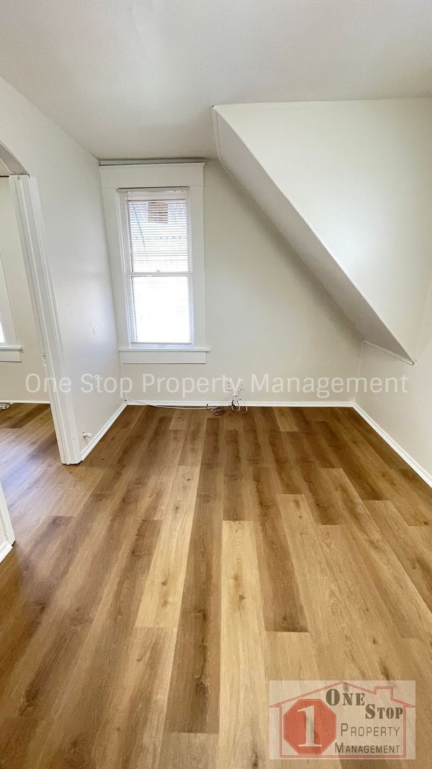 Building Photo - Beautiful 4 Bedroom 2 Bathroom Home in Kansas City!