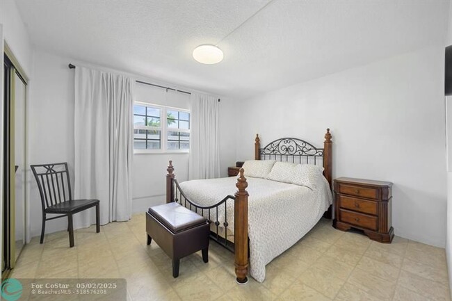 Building Photo - 460 Paradise Isle Blvd