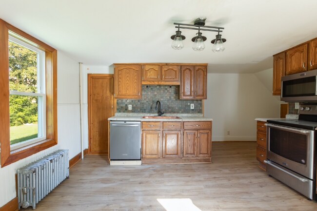 Building Photo - 89 Pecks Rd