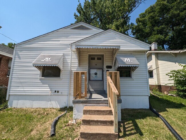 Building Photo - Welcome to Your Charming New Home on Minnie Avenue!