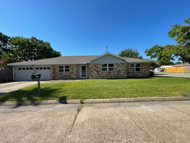 Front View - 2502 Sunnycrest Dr