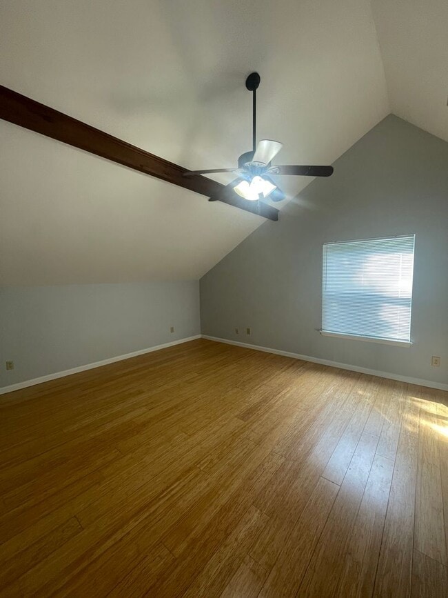 Building Photo - Modern Open Floor Plan with Expansive Grea...