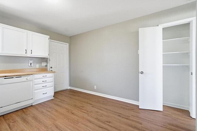 Building Photo - 2333 N Danville Dr