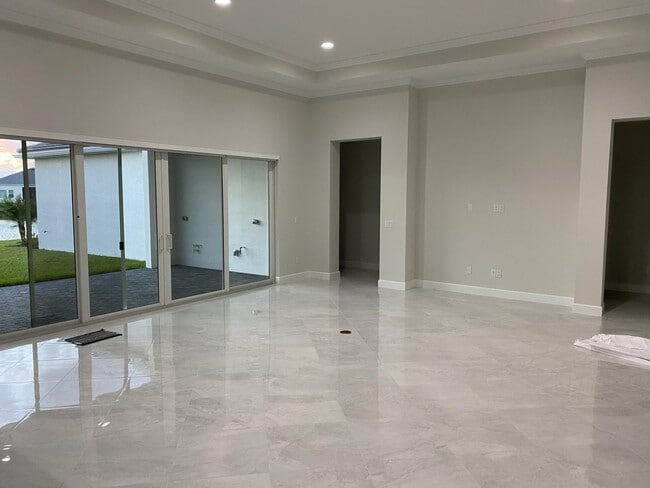 Building Photo - 4685 Estates Cir