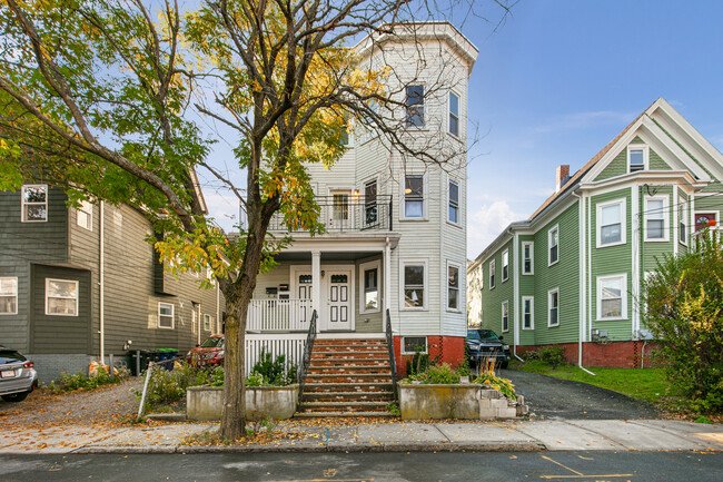 Building Photo - 164 Albion St