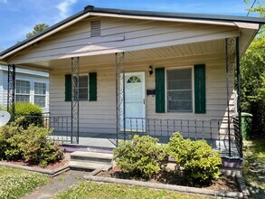 Building Photo - Single family bungalow in downtown Wilming...