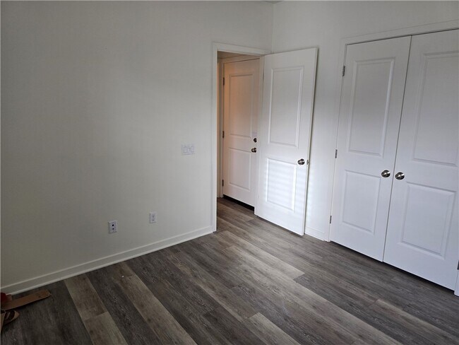 Building Photo - 60 Bay Laurel