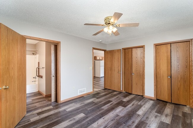 Building Photo - 2 Bed | 1 Bath Updated One Level Home