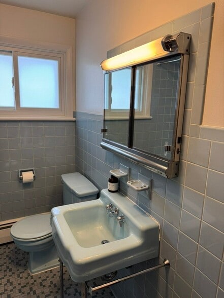 Building Photo - 307 Warren St