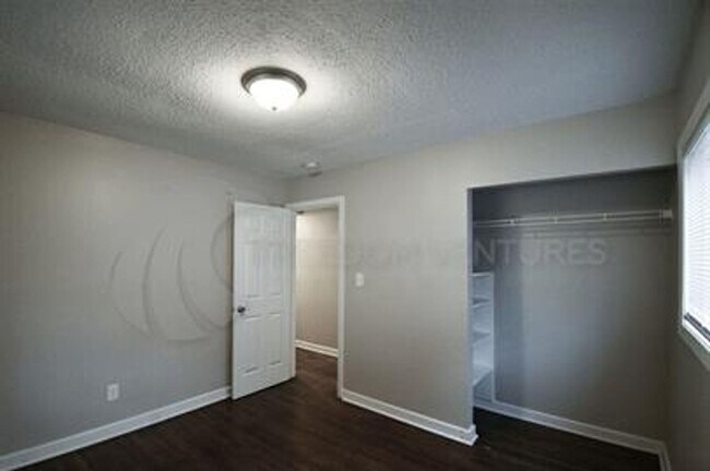 Building Photo - Charming 3BR/2BA Brick Home with Fenced Yard