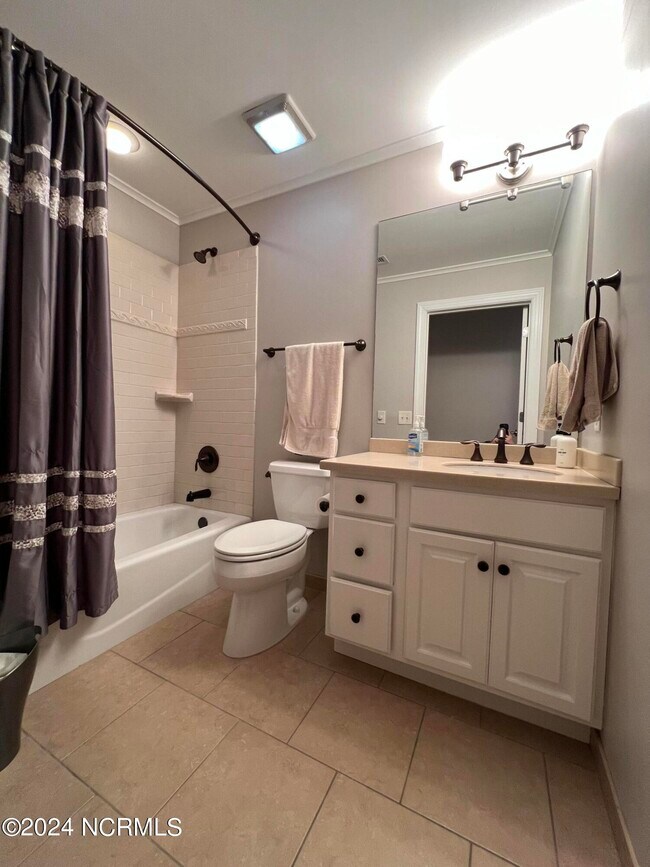 Building Photo - 124 Walnut St