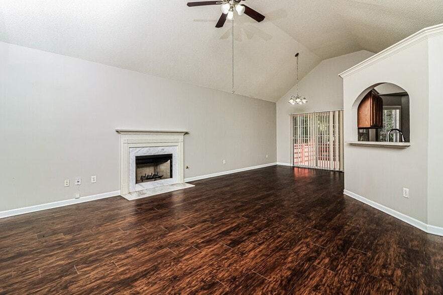 Building Photo - 5879 Newnan Ct